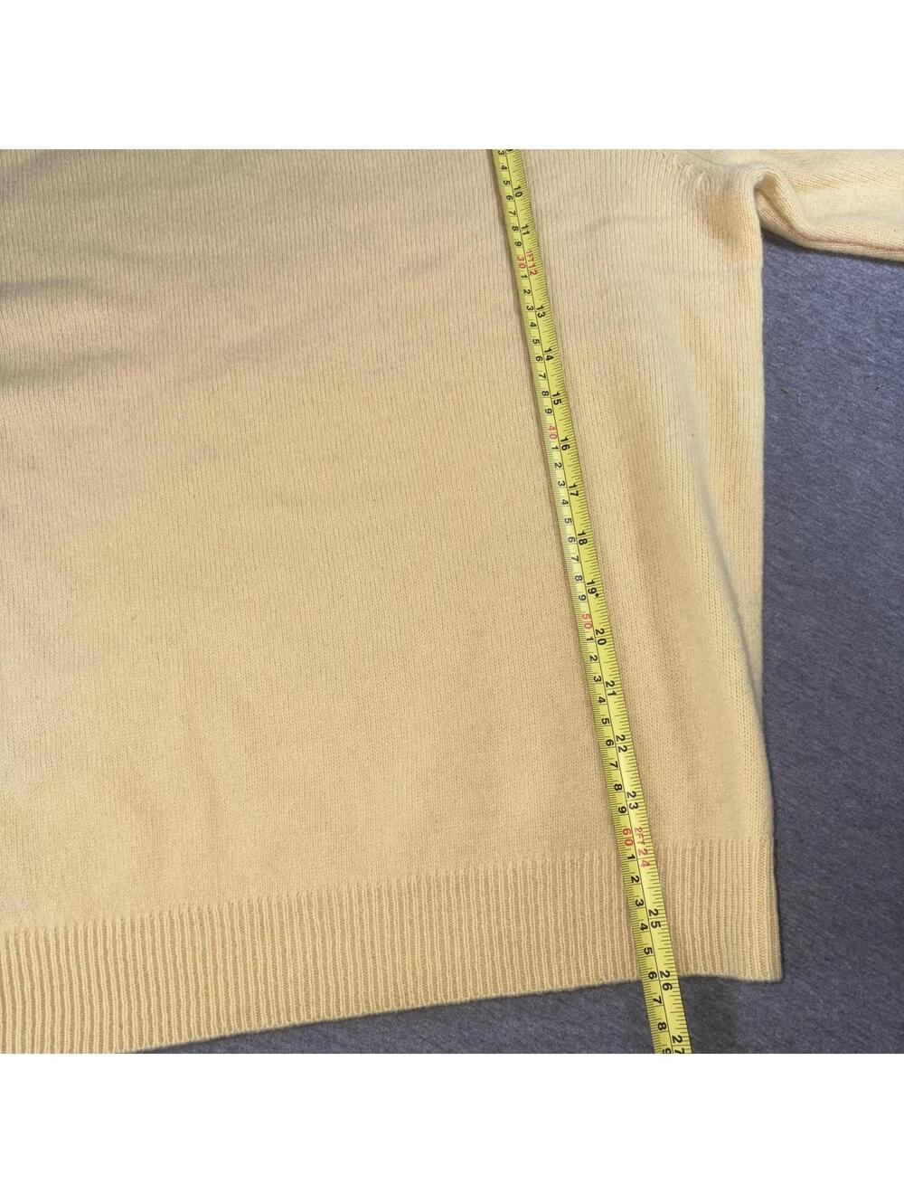 Club Room $80 100% Lambswool Men’s Large V-Neck Sweater Size L Yellow - Picture 8 of 8